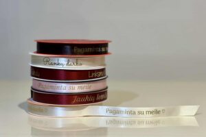 Satino juostelė su logotipu 20mm, 25m